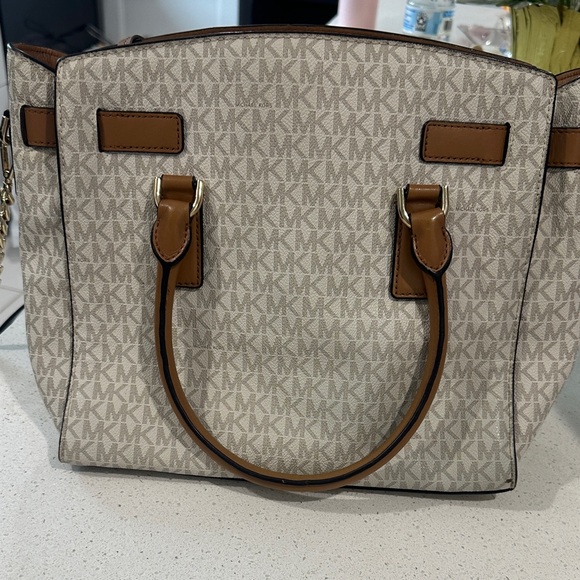 Michael Kors Tan and Cream Shoulder Bag - Picture 8 of 9